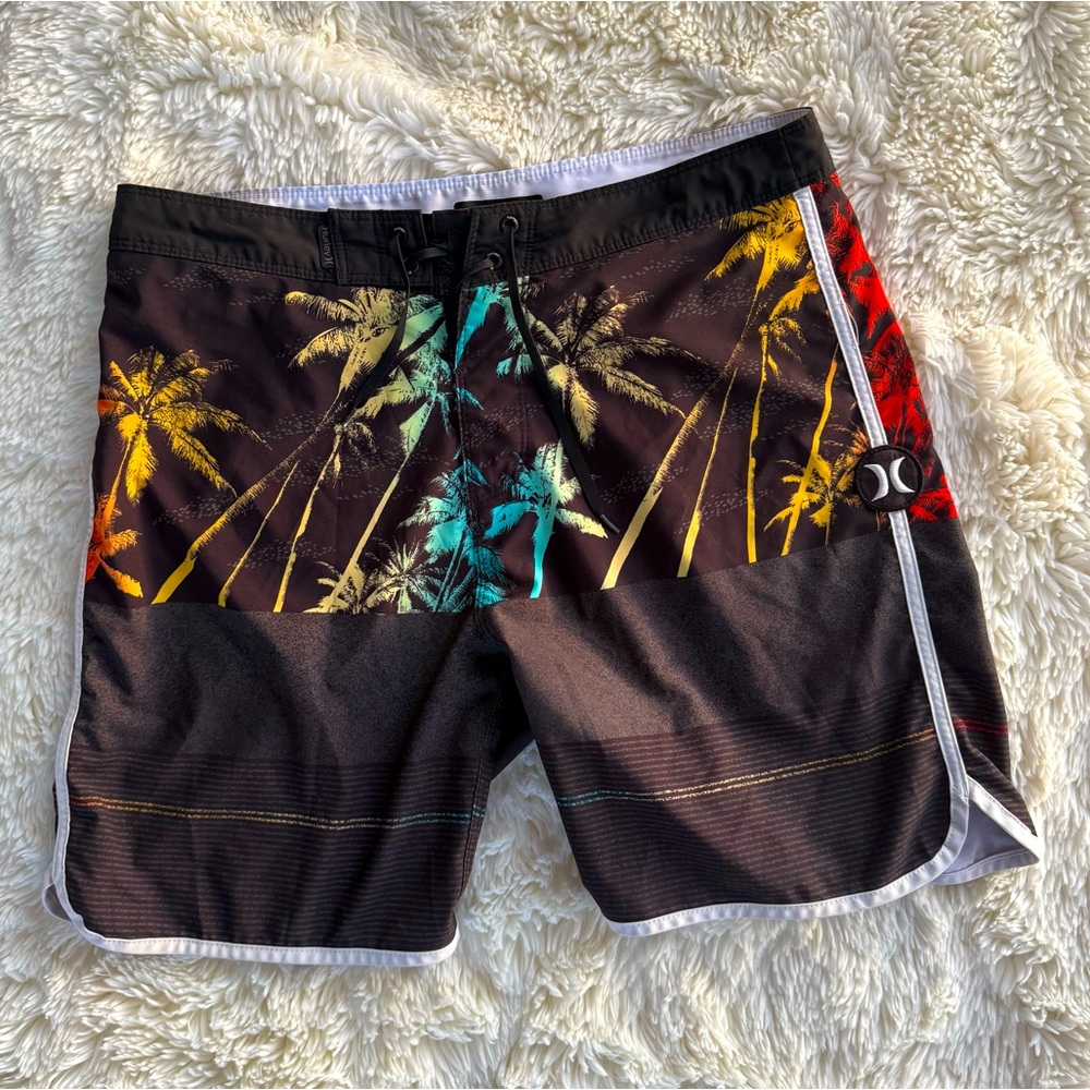 Hurley Tropical Print Swim Shorts Black and Yellow no liner 31” waist 7” inseam